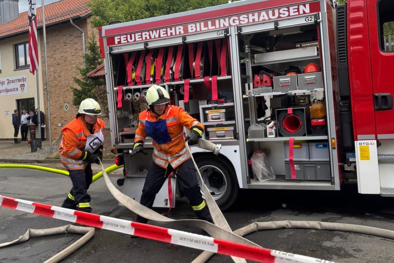 Gruppenbild geehrte, beförderte und Gäste