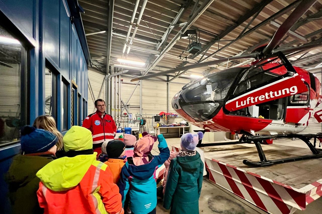 Gruppenbild geehrte, beförderte und Gäste