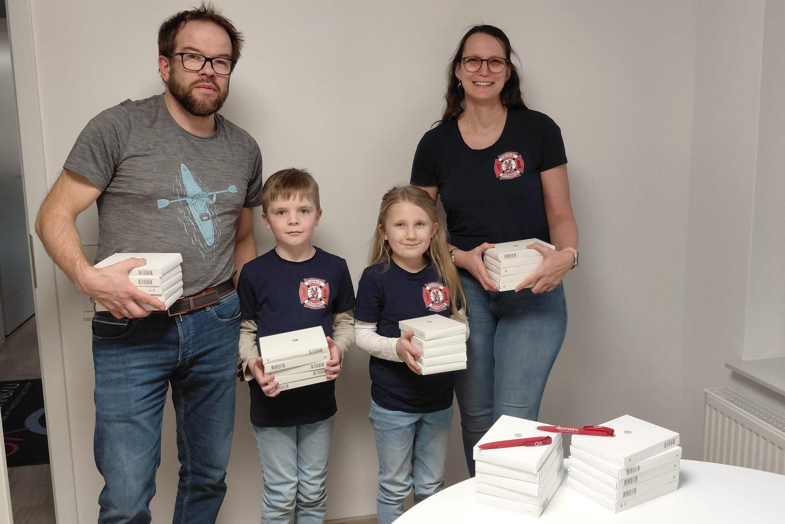 Gruppenbild geehrte, beförderte und Gäste