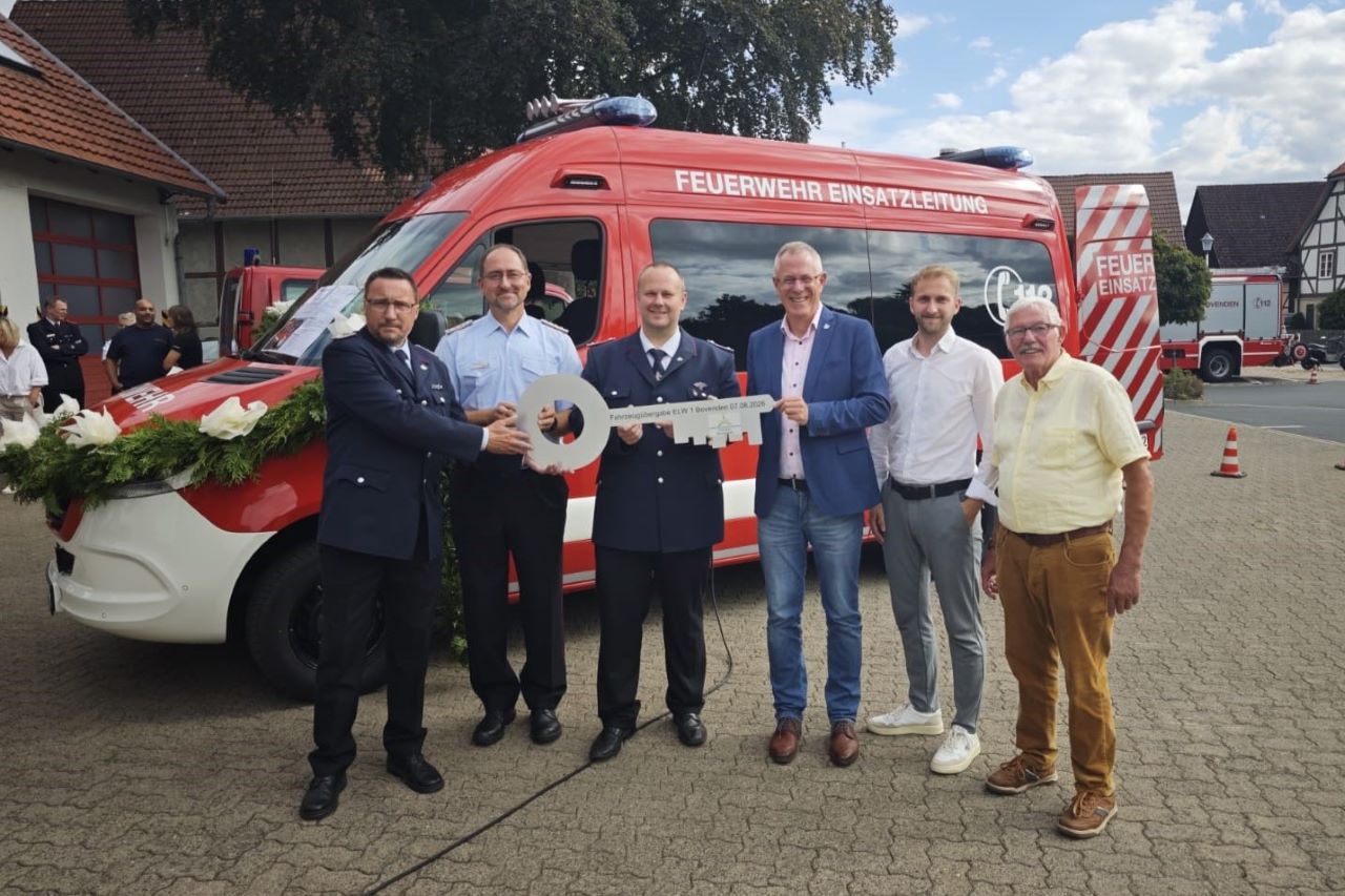 Gruppenbild geehrte, beförderte und Gäste