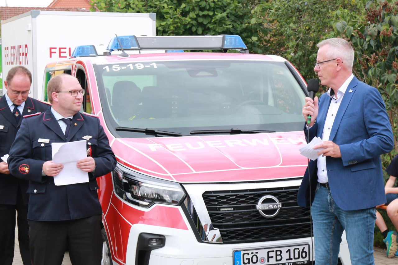 Gruppenbild geehrte, beförderte und Gäste