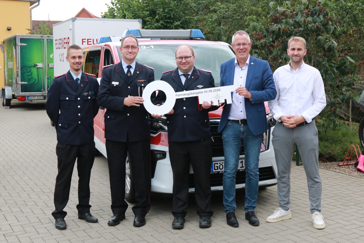 Gruppenbild geehrte, beförderte und Gäste