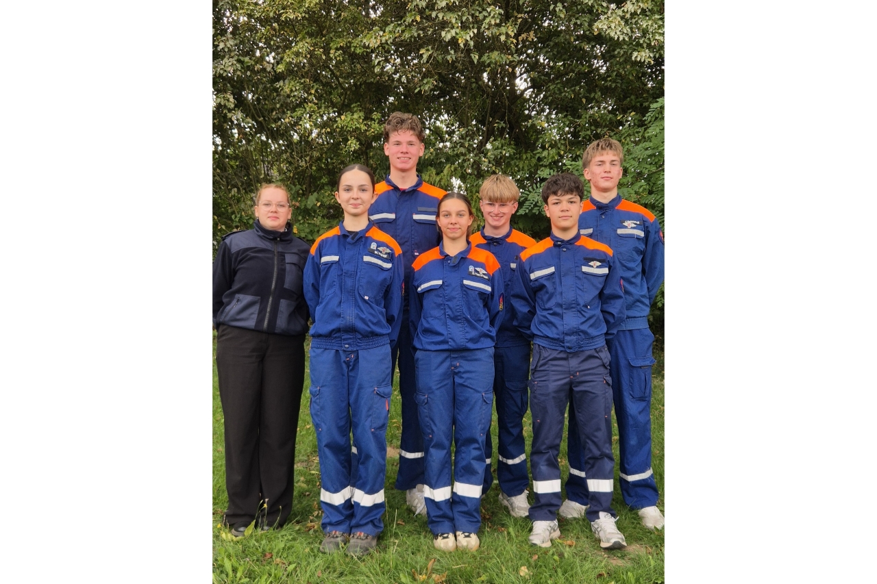 Gruppenbild geehrte, beförderte und Gäste